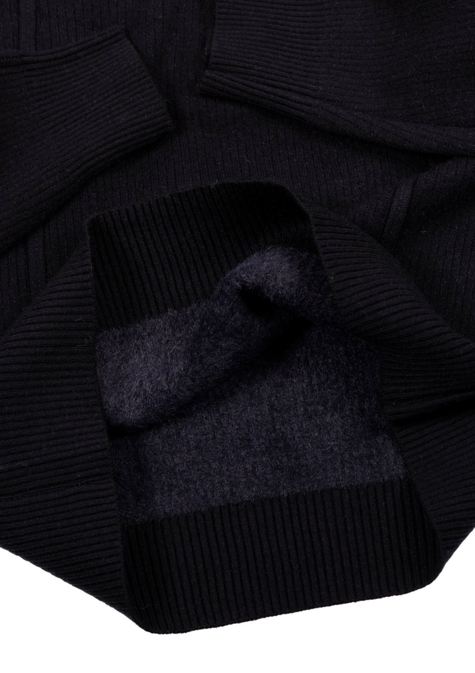 The Valmont Quarter Zip - Black